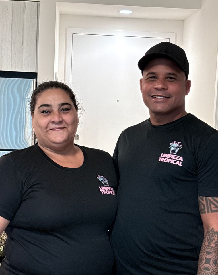 Limpieza Tropical cleaning team in Miami